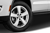 AUT 30 IZ1223 01
2010 VW Tiguan Wolfsburg White Front Wheel Detail On White Seamless