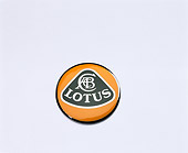 AUT 30 RK0263 01
1999 Lotus Esprit V8 Silver Detail Close Up Of Emblem