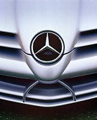 AUT 30 RK0361 03
Mercedes-Benz Vision SLR Silver Hood And Emblem Detail