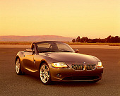 AUT 01 RK0156 03
2003 BMW Z4 3.0i Convertible Gray 3/4 Front View On Pavement