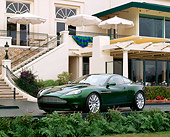 AUT 09 RK0203 01
Aston Martin Vantage Green Concept Car 3/4 Front View In Front Of The Lodge