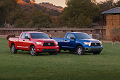 AUT 14 RK1274 01
2007 Toyota Tundra Double Cab SR5 Red 2007 Toyota Tundra Single Cab SR5 Blue  On Grass