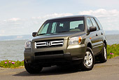 AUT 15 RK1029 01
2006 Honda Pilot LX Green Low 3/4 Front View On Pavement By Water