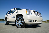 AUT 15 RK0952 01
2007 Cadillac Escalade White Low 3/4 Front View On Pavement