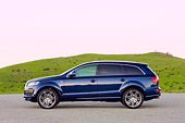 AUT 15 RK1189 01
2008 Audi Q7 4.2 Premium Blue Profile View By Grass Hill