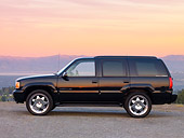 AUT 15 RK1212 01
2000 Cadillac Escalade Black Profile View On Pavement At Dusk