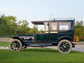 AUT 17 RK0183 01
1913 Peerless Model 48-Six Green Profile View On Grass