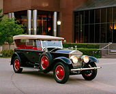 AUT 18 RK0003 01
1928 Springfield Rolls-Royce Pall Mall 3/4 Front By Building
