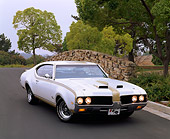 AUT 22 RK0958 04
1969 Oldsmobile Hurst 455 White And Gold 3/4 Front View On Pavement