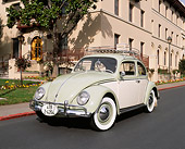 AUT 22 RK1046 01
1960 VW Beetle Green And Cream 3/4 Front View On Pavement