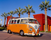 AUT 22 RK1778 11
1967 VW Bus Deluxe Orange And White
