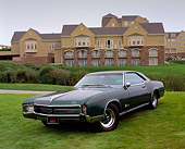 AUT 22 RK1982 01
1967 Buick Riviera GS Green Front 3/4 View On Grass By Building