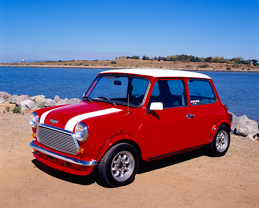 AUT 22 RK2042 01 1969 Austin Mini Cooper MKIII Red White Stripes 3 4