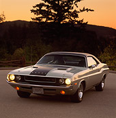 AUT 23 RK0228 05
1970 Dodge Challenger R/T 440 Magnum Green 3/4 Front View On Pavement