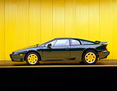 AUT 25 RK0468 02
1991 Lotus Esprit Turbo Green Side View Yellow Line And Background Studio