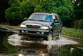 AUT 29 RK0099 03
1998 Lincoln Navigator Green 3/4 Front View On Road In Motion