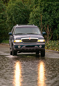 AUT 29 RK0093 01
1998 Lincoln Navigator Green Head On View On Road In Motion