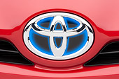 AUT 30 RK4721 01
2010 Toyota Prius Hybrid Red Emblem Detail Studio