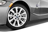 AUT 30 IZ0073 01
2008 BMW Z4 Roadster Gray Front Wheel Detail Studio