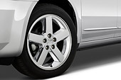 AUT 30 IZ0185 01
2010 Dodge Avenger R/T Silver Front Wheel Detail Studio