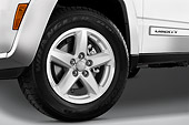 AUT 30 IZ0226 01
2010 Jeep Liberty Limited Silver Front Wheel Detail Studio