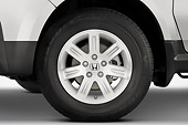AUT 30 IZ0292 01
2008 Honda Element Silver Front Wheel Detail Studio