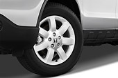 AUT 30 IZ0673 01
2009 Honda CR-V Silver Front Wheel Detail Studio