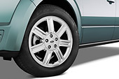 AUT 30 IZ0682 01
2009 Ford Taurus X Limited Green Front Wheel Detail Studio
