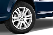 AUT 30 IZ0735 01
2010 Land Rover LR2 HSE Blue Front Wheel Detail Studio