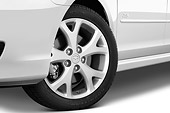 AUT 30 IZ0804 01
2009 Mazda Mazda3 5-Door Sport White Front Wheel Detail Studio