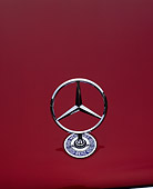 AUT 30 RK0138 04
1999 Mercedes-Benz CLK 320 Cabriolet Burgundy Detail