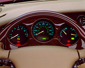 AUT 30 RK0763 04
2001 Jaguar XK8 CNV Detail Front Dash