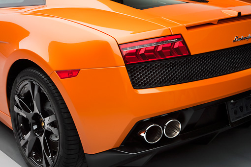 AUT 30 RK4524 01 2009 Lamborghini Gallardo LP5604 Orange Rear Detail 