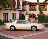 AUT 33 RK0202 05
2000 Cadillac El Dorado Pearl White 3/4 Front View By Spanish Building