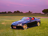AUT 33 RK0368 01
2000 Honda S2000 Convertible Black 3/4 Front View On Grass