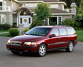 AUT 34 RK0121 02
2001 Volvo S70 T5 Wagon Red Front 3/4 View On Pavement By House