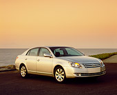 AUT 40 RK0154 01
2005 Toyota Avalon XLS Silver 3/4 Side View On Pavement By Water