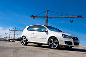 AUT 41 RK0375 01
2006 Volkswagen GTI Mk V White Low 3/4 Front View On Pavement