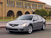 AUT 42 RK0093 01
2007 Nissan Maxima 3.5 SE Gray 3/4 Front View On Pavement By Building