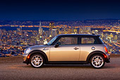 AUT 42 RK0232 01
2007 Mini Cooper S Silver Profile View On Pavement City Background
