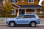 AUT 43 RK0189 01
2008 Toyota Highlander Hybrid 4WD-i V6 Light Blue Profile View By House
