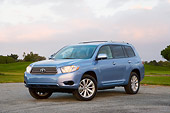 AUT 43 RK0191 01
2008 Toyota Highlander Hybrid 4WD-i V6 Light Blue 3/4 Front View On Pavement