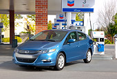 AUT 45 RK0052 01
2010 Honda Insight Blue 3/4 Front View At Gas Station