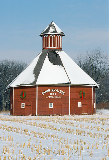 LAN 07 FA0001 01
Nonagon Shaped Barn In Snowy Field In LaPorte, Indiana