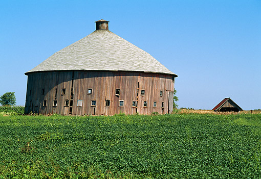 LAN 07 FA0002 01
Old Round Gray Barn In Field