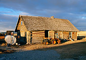 LAN 07 DS0003 01
Barn With Tractor