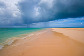 LAN 09 JZ0018 01
Tropical Beach With Cloudy Sky