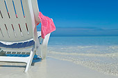 LAN 09 KH0024 01
Close-Up Of Lounge Chair On Beach With Pink Towel Maldives