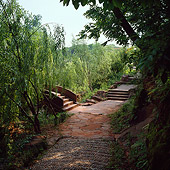 LAN 09 CW0002 01
Stone Bridge China