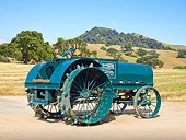 TRA 01 RK0153 01
1918 Sandusky 10-20 Model J Green 3/4 Front View On Dirt By Grassy Hills